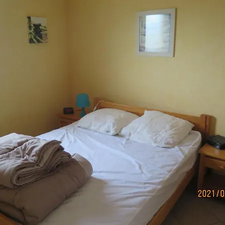 Apartament T3 Avec Balcon Plein Sud En Bord De - 50 Ml .2 Confort, Equipe De Chauffage Electrique Pour Periode Hivernale,